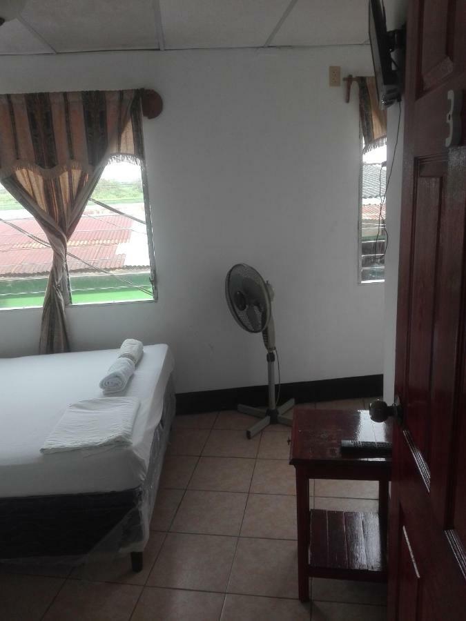 Hostal Don Frank San Carlos Zewnętrze zdjęcie