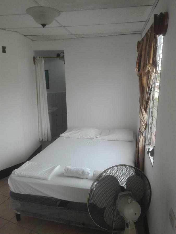Hostal Don Frank San Carlos Zewnętrze zdjęcie
